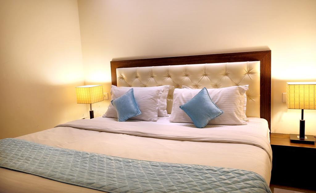 Hotel Rk Grande Ludhiana Esterno foto