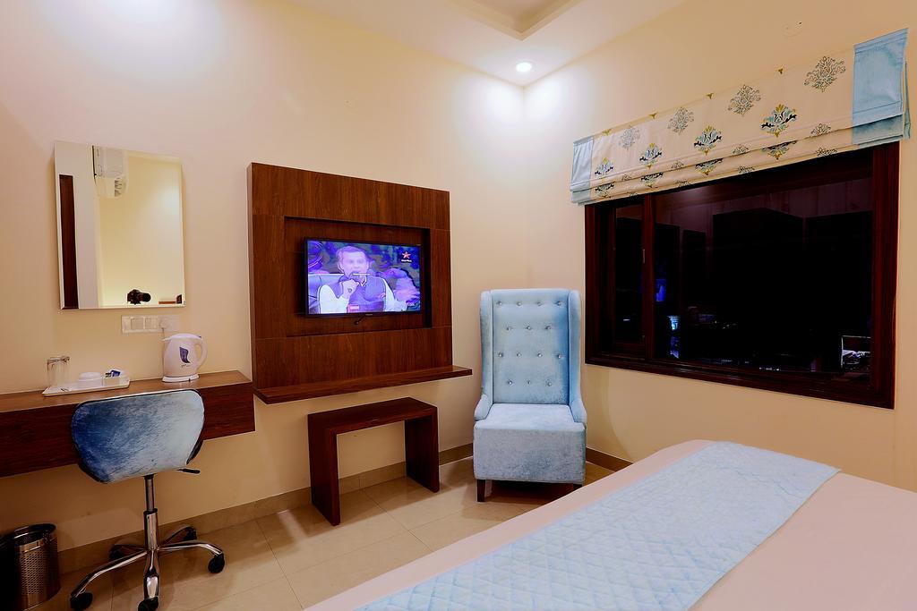 Hotel Rk Grande Ludhiana Esterno foto